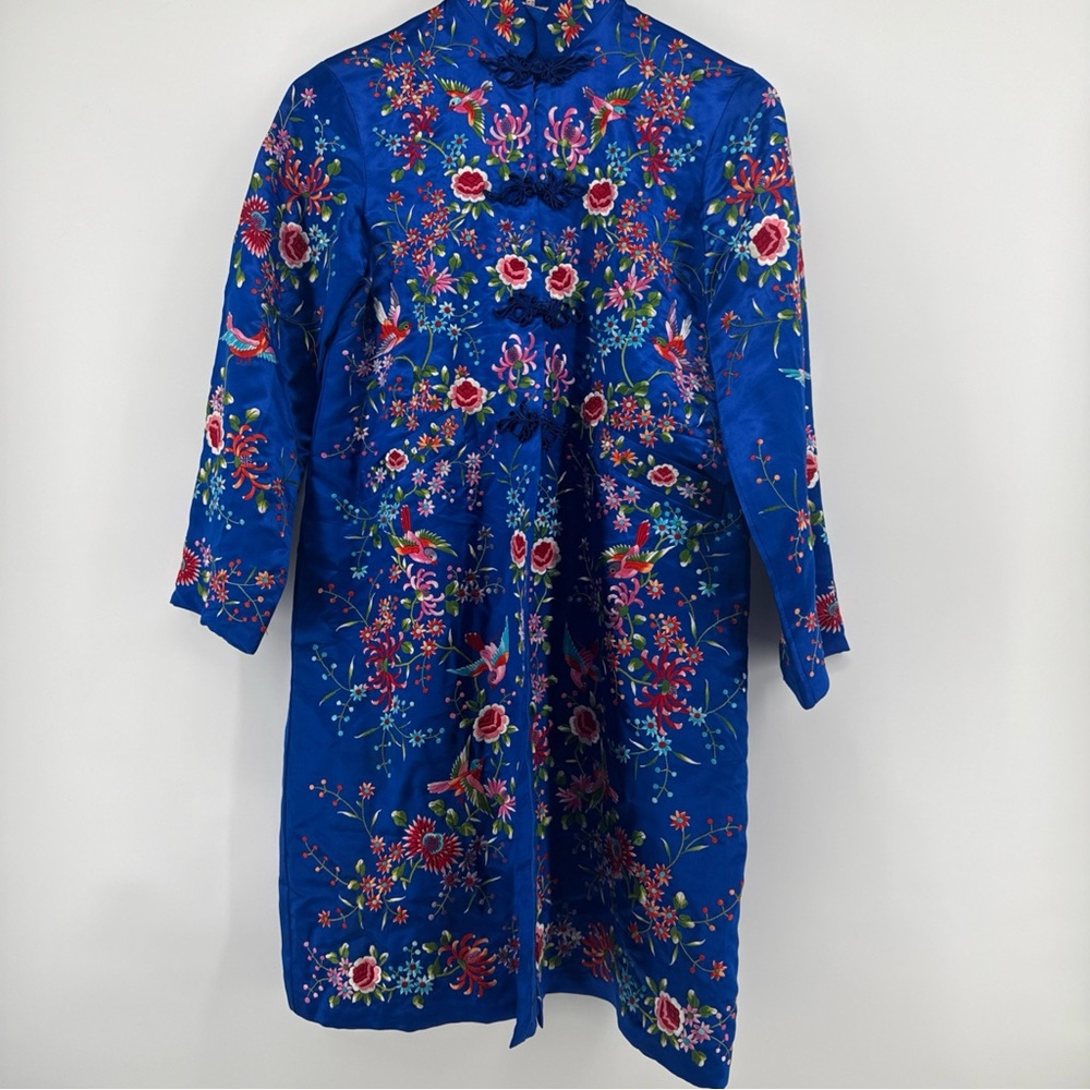 Plum Blossom Chinese Embroidered Coat , 1960's 100% Silk SZ 32
